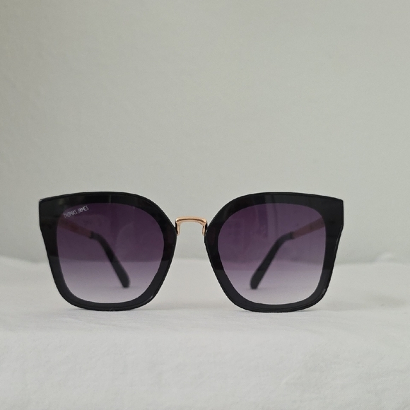 Black and Gold Women's Sunglasses - Picture 2 of 6